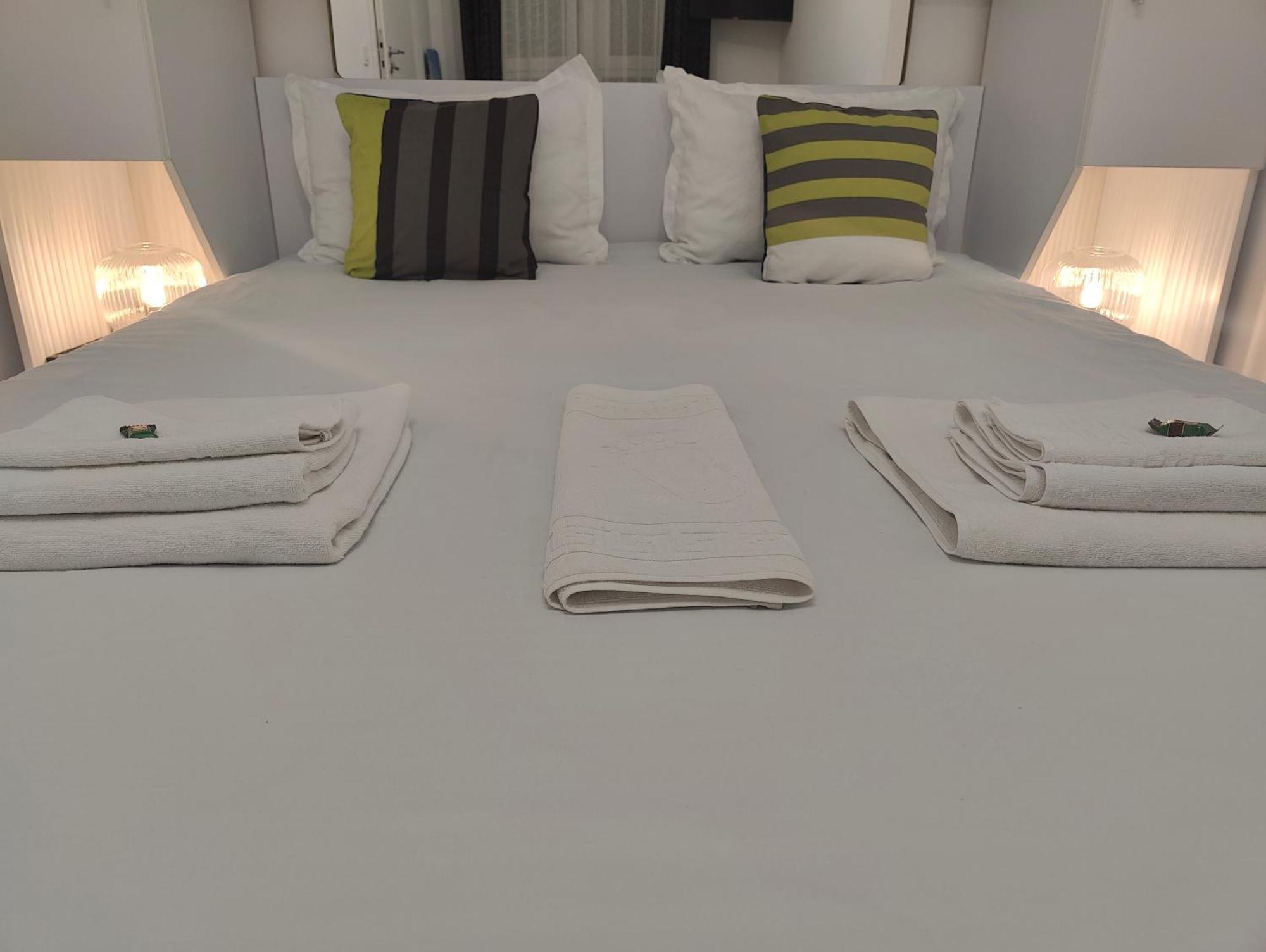 Christopher Apartment Oradea Eksteriør billede